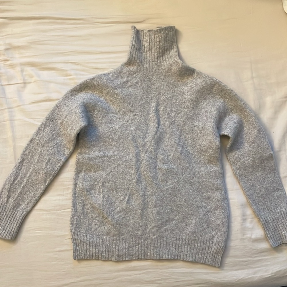 Grey Cashmere knit turtleneck sweater